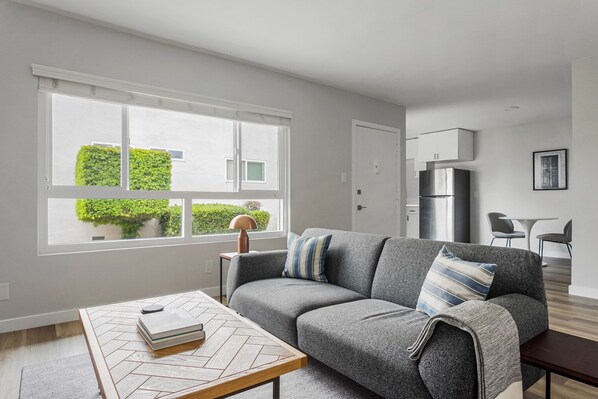 Télévision, chaîne hi-fi