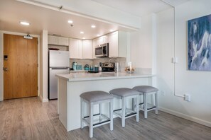 Micro-ondes, four, plaque de cuisson