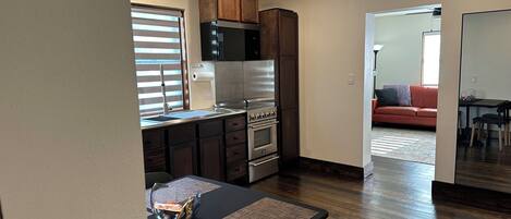 Micro-ondes, four, plaque de cuisson