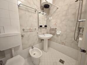 Douche, bidet