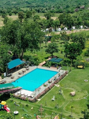 3 piscinas externas
