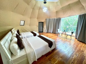 Luxury-Zweibettzimmer | Hochwertige Bettwaren, Zimmersafe, Schreibtisch