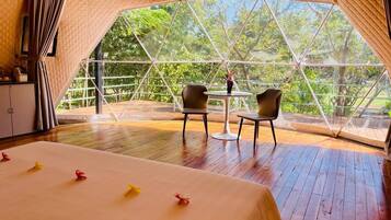 Luxury Double Room | Premium bedding, in-room safe, desk, laptop workspace