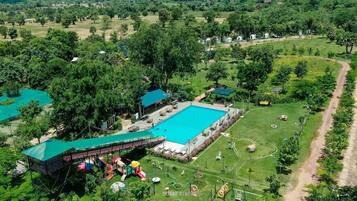 3 piscinas externas