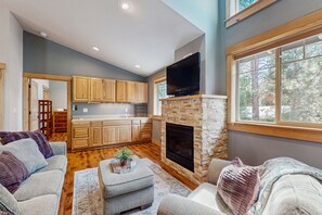 TV, fireplace