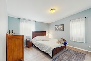 4 bedrooms, internet, bed sheets