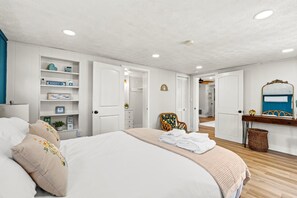 4 habitaciones, tabla de planchar con plancha, wifi y ropa de cama 
