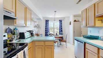 KylskÄp, mikrovÄgsugn, ugn och spishÀll