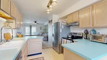 KylskÄp, mikrovÄgsugn, ugn och spishÀll