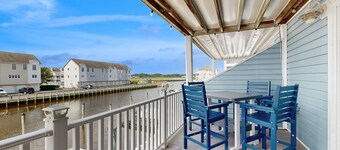 Bethany Marina dog friendly bayfront townhouse w/pool, balcony, grill