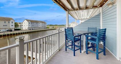 Bethany Marina dog friendly bayfront townhouse w/pool, balcony, grill