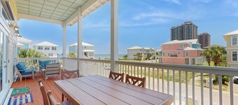 Spacious home with  shared pool, large kitchen and close to beach