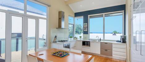 Microwave, oven, dishwasher, coffee/tea maker