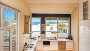Microwave, oven, dishwasher, coffee/tea maker