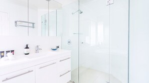 Shower, hair dryer, towels