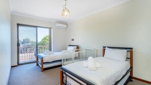 4 chambres, bureau, fer et planche à repasser, Wi-Fi gratuit
