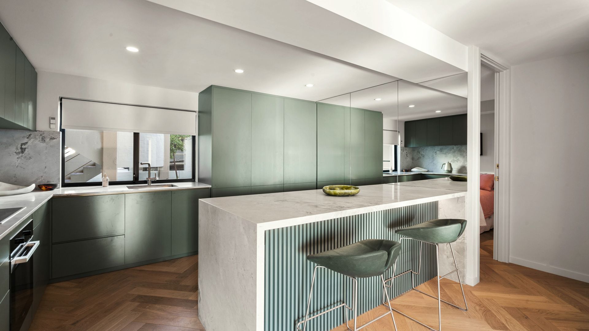 Microwave, oven, dishwasher, coffee/tea maker