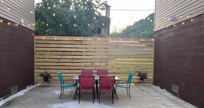 2 bed 1 bath. sleeps 6 in Logan. Located near HMTS access points, dining, shops