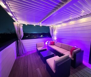 Property grounds - 3Bdr • 6Beds • Elegant Home • Rooftop Lounge • Skyline View (Houston)