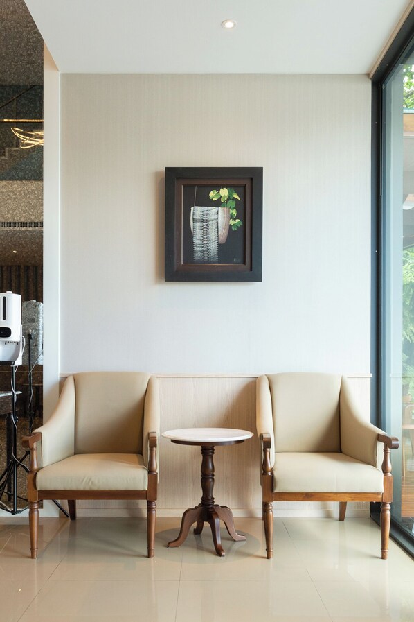 Living area - Sukruethai Hotel Chiang Mai (Hang Dong)