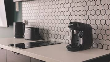 Geladeira, micro-ondas, cooktop, lava-louças