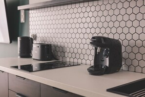 Fridge, microwave, stovetop, dishwasher