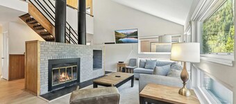 East Vail Condo | Shared Pool & Hot Tub