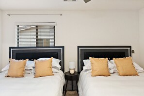 4 bedrooms, iron/ironing board, travel crib, free WiFi - Mountain Resort | Heated Pool, Firepit, Pool Table (Casa Grande)