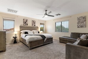 4 habitaciones, tabla de planchar con plancha y cuna de viaje 