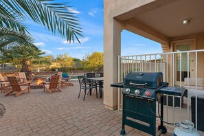 Outdoor dining - Mountain Resort | Heated Pool, Firepit, Pool Table (Casa Grande)