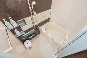 Haartrockner, Bidet, Handtücher, Seife