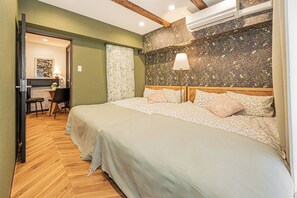 2 bedrooms, iron/ironing board, travel cot, free WiFi