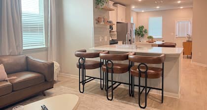 Modern Comfort in Buda – Family & Group Friendly