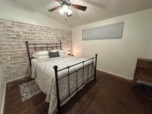 1 bedroom, iron/ironing board, free WiFi, bed sheets - Chula Vista Cottage - Fully stocked, clean and central 1 bed, 1 bath in Tucson (Tucson)