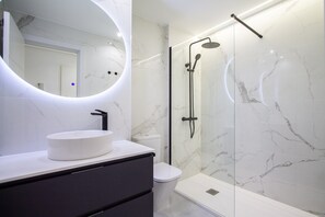 Hair dryer, towels - Business Apartment Plaza de España (Madrid)