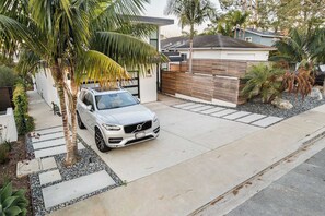 Property grounds - Del Mar Retreat - Spa, BBQ, Firepit, AC, Laundry (Del Mar)