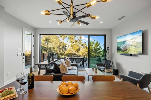 Del Mar Retreat - Spa, BBQ, Firepit, AC, Laundry