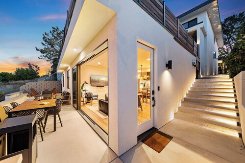 Del Mar Retreat - Spa, BBQ, Firepit, AC, Laundry