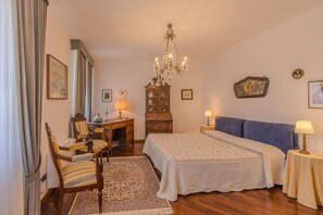 6 chambres, fer et planche à repasser, Wi-Fi