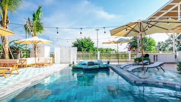 12 piscinas externas