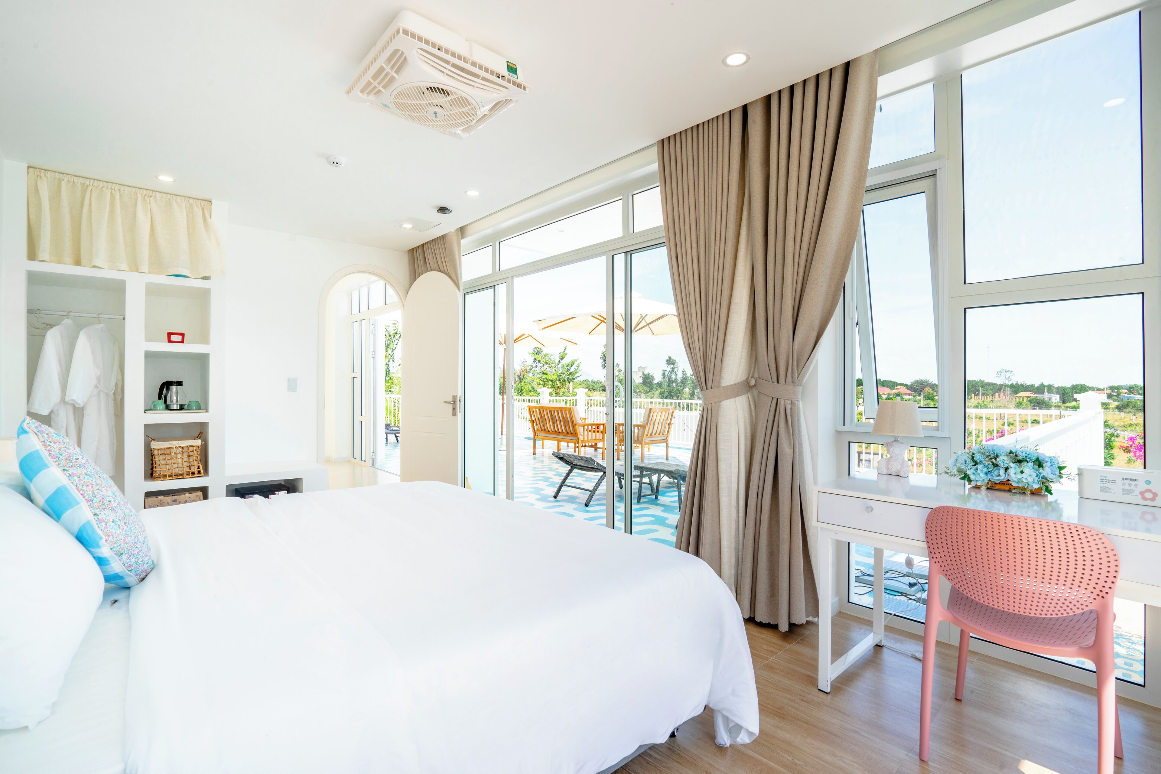 Junior Suite with Balcony with Hot Tub | Desk, free WiFi