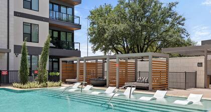 Luxury King Bed+Pool+Gym+DowntownATX+Domain+Q2Stadium