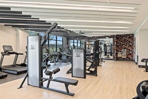 Fitness facility - Luxury King Bed+Pool+Gym+DowntownATX+Domain+Q2Stadium (Austin)