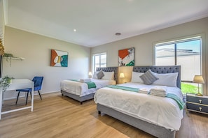 Deluxe Townhome, Garden View | Iron/ironing board, free WiFi