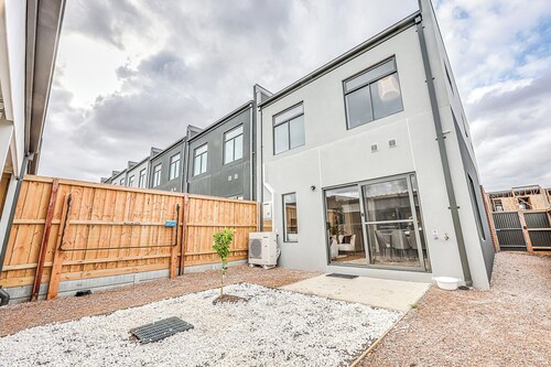 StayAU Fresh Modern 5BR Retreat Netflix in Berwick