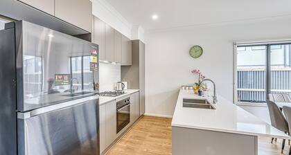 StayAU Fresh Modern 5BR Retreat Netflix in Berwick