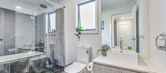 StayAU Fresh Modern 5BR Retreat Netflix in Berwick