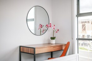 Deluxe Townhome, Garden View - StayAU Fresh Modern 5BR Retreat Netflix in Berwick (Berwick)