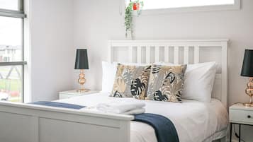 Deluxe Townhome, Garden View | Iron/ironing board, free WiFi