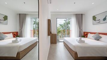 Caja de seguridad en la habitación y escritorio